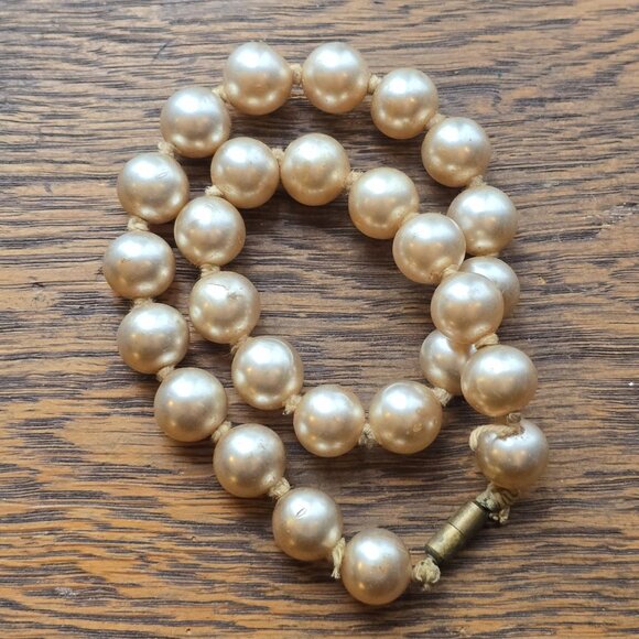 Vintage 1940s "South Sea" faux pearl choker. - Picture 1 of 7